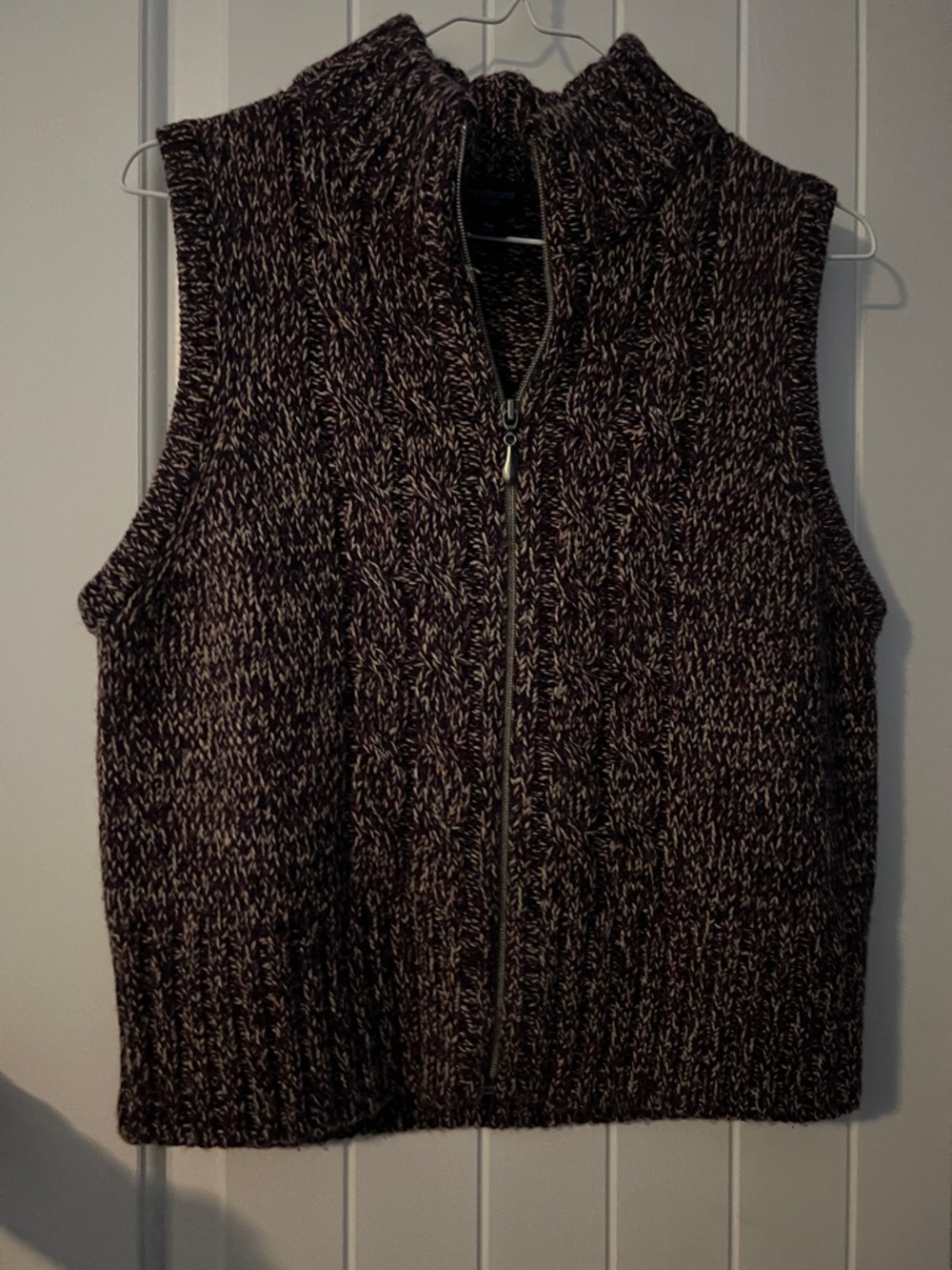 Westbound Marled Knit Zip-Front Vest in Black and Burgundy